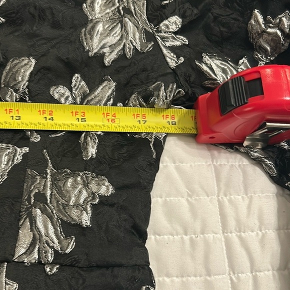 Lulu's Black and Metallic Silver Floral Long Sleeve Dress size L NWT - Picture 4 of 7